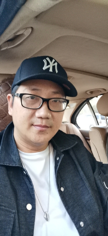 拥抱幸福的第一张照片--漳浦相亲网